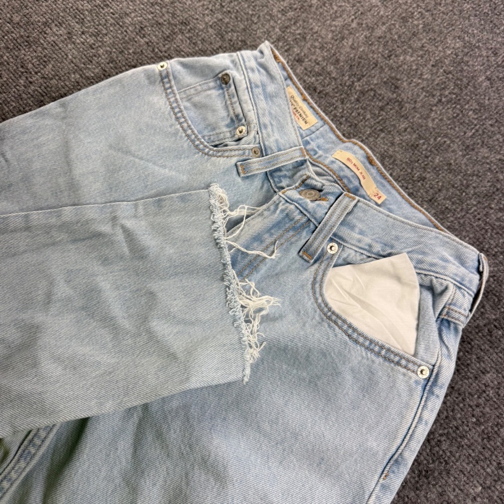 Levi's Premium 80s Mom Jean 24x25 Light Wash High Rise Raw Hem Denim Womens